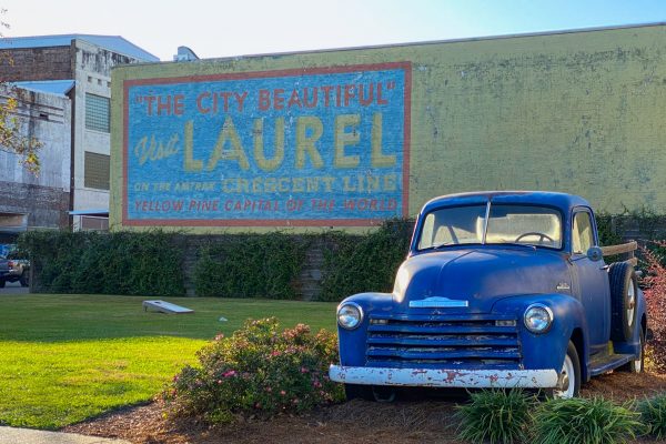 Where to take a photo in Laurel MS